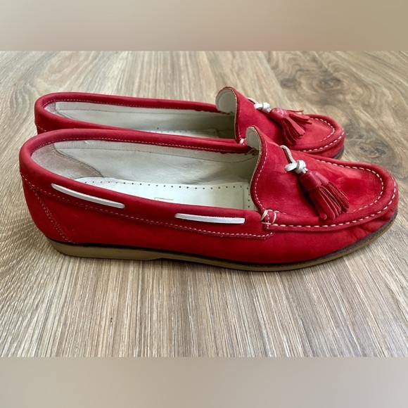 Salvatore Ferragamo Womens Shoes Loafers Flats Sz 7 B Red Suede Slip On Tassle - Picture 1 of 8